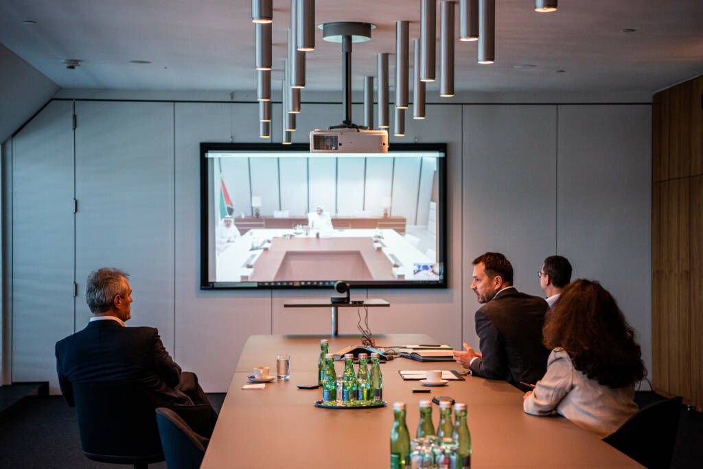 Österreichische Beteiligungs AG: Syndikatsvertrag zwischen ÖBAG und Mubadala für die nächsten zehn Jahre verlängert, Unterzeichnung Syndikatsvertrag; OMV-CEO Rainer Seele, Thomas Schmid, CEO der ÖBAG; Fotocredit:ÖBAG/Puiu, © Aussendung (23.07.2020)