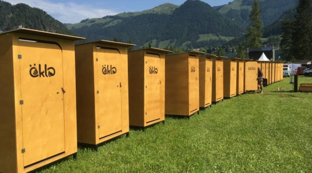 Mit seinen hölzernen, mobilen Toiletten revolutioniert das Wolkersdorfer Startup öKlo die Toiletten im öffentlichen Bereich. Statt Chemikalien und wertvollem Trinkwasser kommen bei öKlo nur kompostierbare Sägespäne zum Einsatz. Credit: Öklo (03.08.2020) 