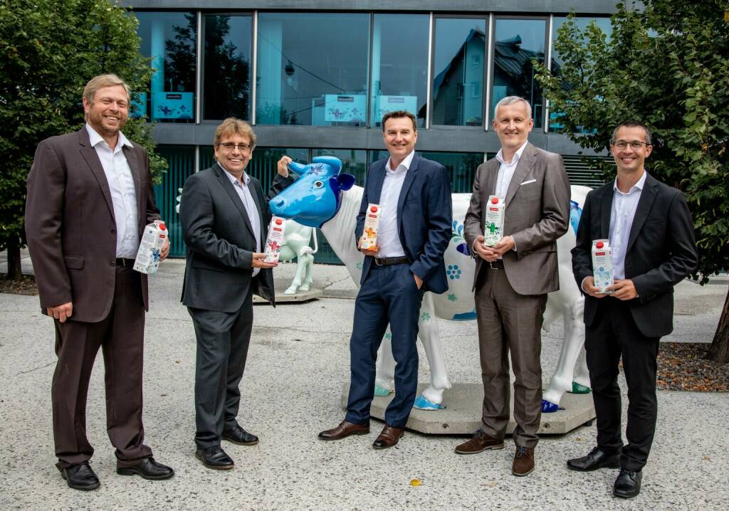 Die drei Eigentümergenossenschaften der SalzburgMilch fusionieren zur Salzburger Alpenmilch Genossenschaft eGen. mit einem schlanken und entscheidungskräftigen Vorstand:  v.l.n.r. Johannes Lackner, Robert Leitner, Andreas Gasteiger, Alexander Deopito und Roman Schörghofer, Credit: SalzburgMilch, © Aussender (17.08.2020) 