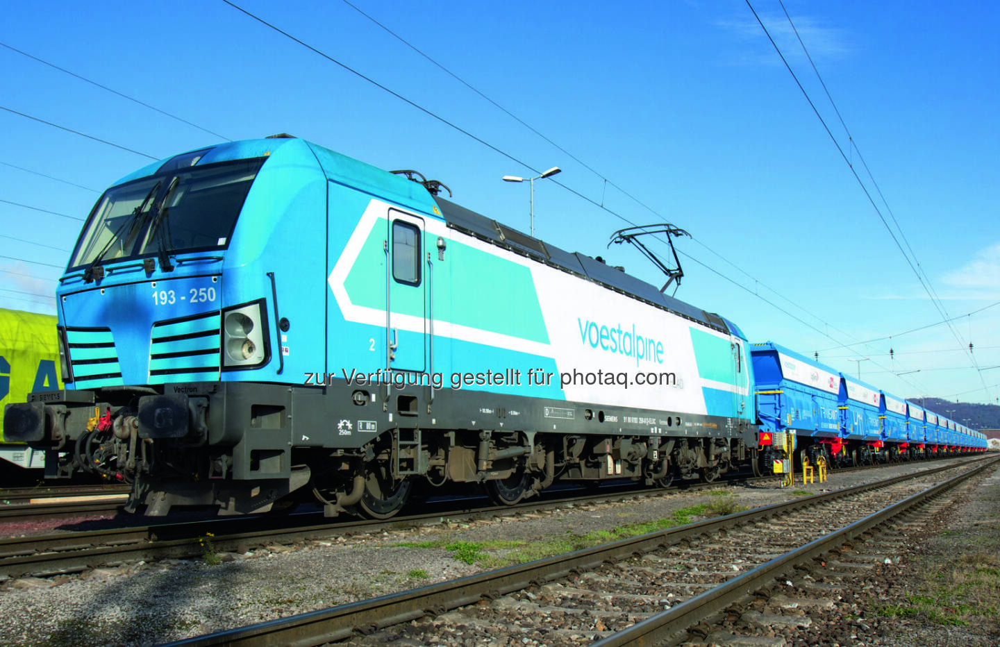 Mit dem TransANT hat die Steel Division der voestalpine und die voestalpine-Logistiktochter Logserv gemeinsam mit der Rail Cargo Group, der Güterverkehrstochter der ÖBB, ein weltweit neues Konzept entwickelt: Modular einsetzbare Güterwaggons mit unterschiedlichen Aufbauten in Leichtbauweise. Credit: voestalpine