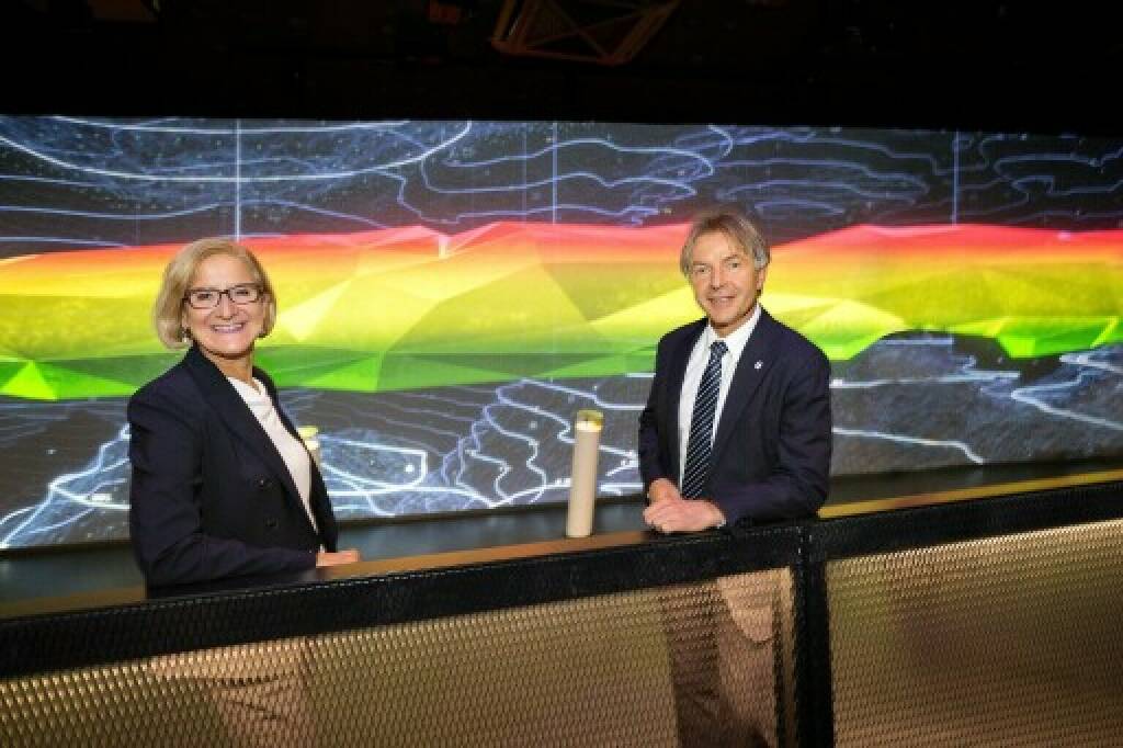 OMV in Gänserndorf das Innovation & Technology Center, wo die herausragenden Technologien der OMV mit Hilfe von modernsten Visualisierungen präsentiert werden. im Bild: Johanna Mikl-Leitner, Landeshauptfrau von Niederösterreich und Johann Pleininger, OMV Vorstandsmitglied Upstream und stellvertretender Vorstandsvorsitzender © OMV Aktiengesellschaft
� OMV Aktiengesellschaft; redaktionelle Verwendung honorarfrei, © Aussender (01.09.2020) 