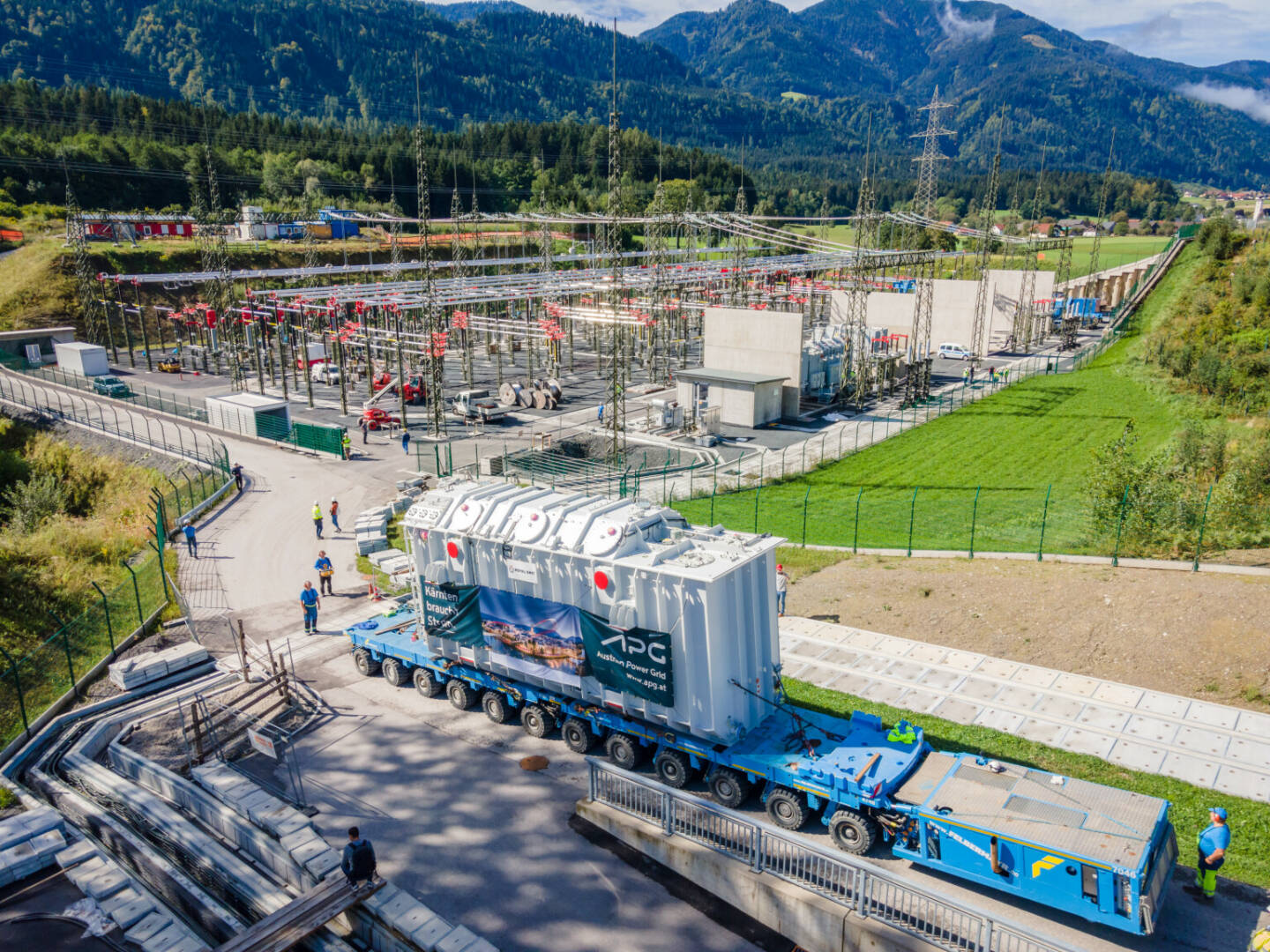 Austrian Power Grid AG: Power für den Großraum Villach: Neue Transformatoren für neues Umspannwerk eingetroffen; Credit: Fotocredit:APG/Stabentheiner