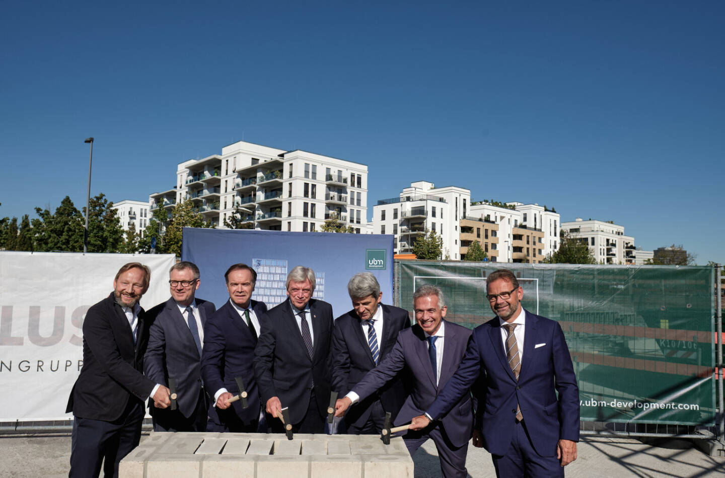 F.A.Z. Tower: UBM feiert hochkarätige Grundsteinlegung für neue Landmark des Frankfurter Europaviertels, Veranstaltungsfoto mit Sprechern: v.l.n.r. Eike Becker, Thomas Lindner, Thomas G. Winkler, Volker Bouffier, Dr. Volker Breid, Peter Feldmann, Christian Paulus ©Philipp Horak fuer UBM