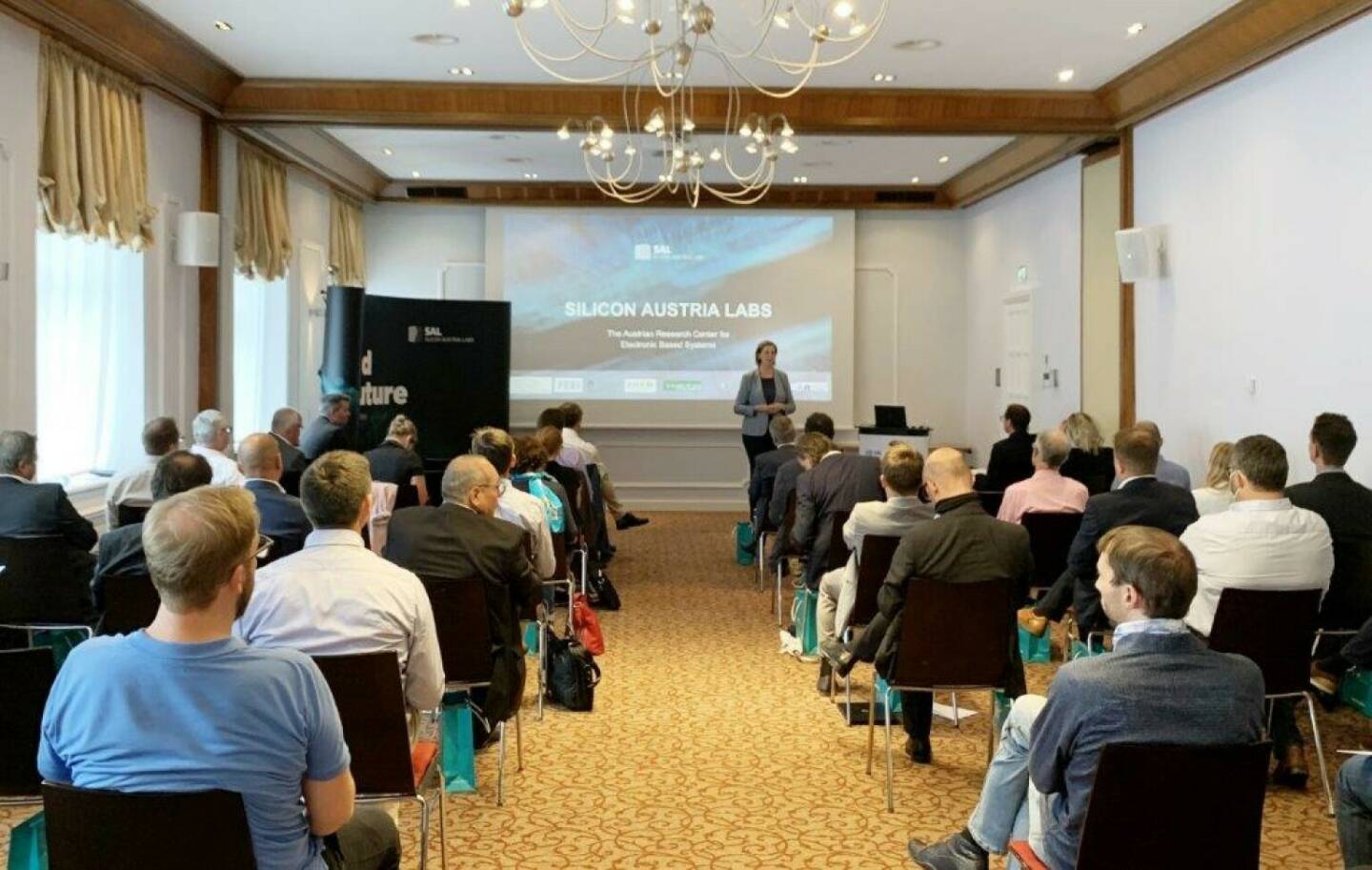 Silicon Austria Labs GmbH: Silicon Austria Labs stärkt Zusammenarbeit mit steirischen Unternehmen, Beim Roadshow-Stopp in Graz präsentierte sich Silicon Austria Labs rund 15 steirischen Betrieben, die entlang der Wertschöpfungskette elektronikbasierter Systeme arbeiten. Fotocredit: Büro Landesrätin Eibinger-Miedl