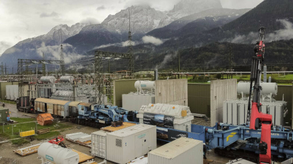 Austrian Power Grid (APG) saniert das Umspannwerk (UW) Lienz in Nußdorf-Debant: Im Zuge eines 30 Millionen Euro schweren Investitionsprogramms verbessert der Netzbetreiber die Stromversorgung Osttirols wesentlich. Ein neuer Transformator erhöht außerdem die Ausfallsicherheit für ganz Österreich und erleichtert die bundesweite Nutzung klimafreundlicher Windenergie. Credit: Martin Lugger/APG, © Aussender (28.09.2020) 