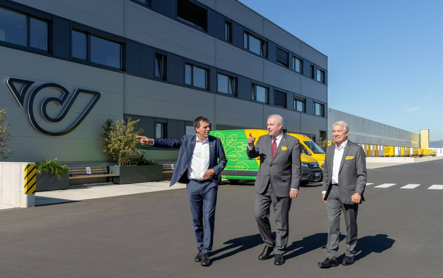 Österreichische Post AG: Logistikzentrum Steiermark: Offizielle Eröffnung mit Landeshauptmann Schützenhöfer, DI Peter Umundum, Vorstand Paket & Logistik, Österreichische Post Hermann Schützenhöfer, Landeshauptmann Steiermark DI Dr. Georg Pölzl, Generaldirektor Österreichische Post; Fotocredit:Österreichische Post