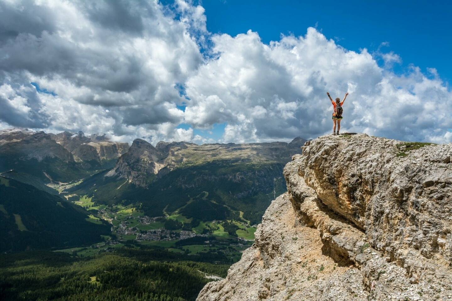 Erfolg, Gipfel, Berg - https://pixabay.com/de/photos/person-berggipfel-zu-erreichen-berg-1245959/