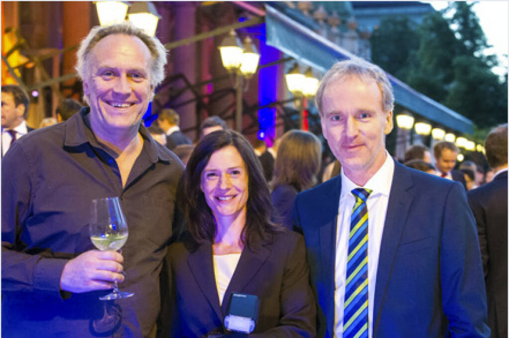 Alexander Proschofsky, Martina Draper, Christian Drastil bei der Lasst-Euch-Doch-Fotografieren-Tour beim Wiener Börsepreis 2013, siehe http://martina-draper.at/2013/05/14/wiener_borsepreis_2013#bild_10072
http://finanzmarktfoto.at/page/index/463, © Martina Draper/Christian Drastil (26.07.2013) 