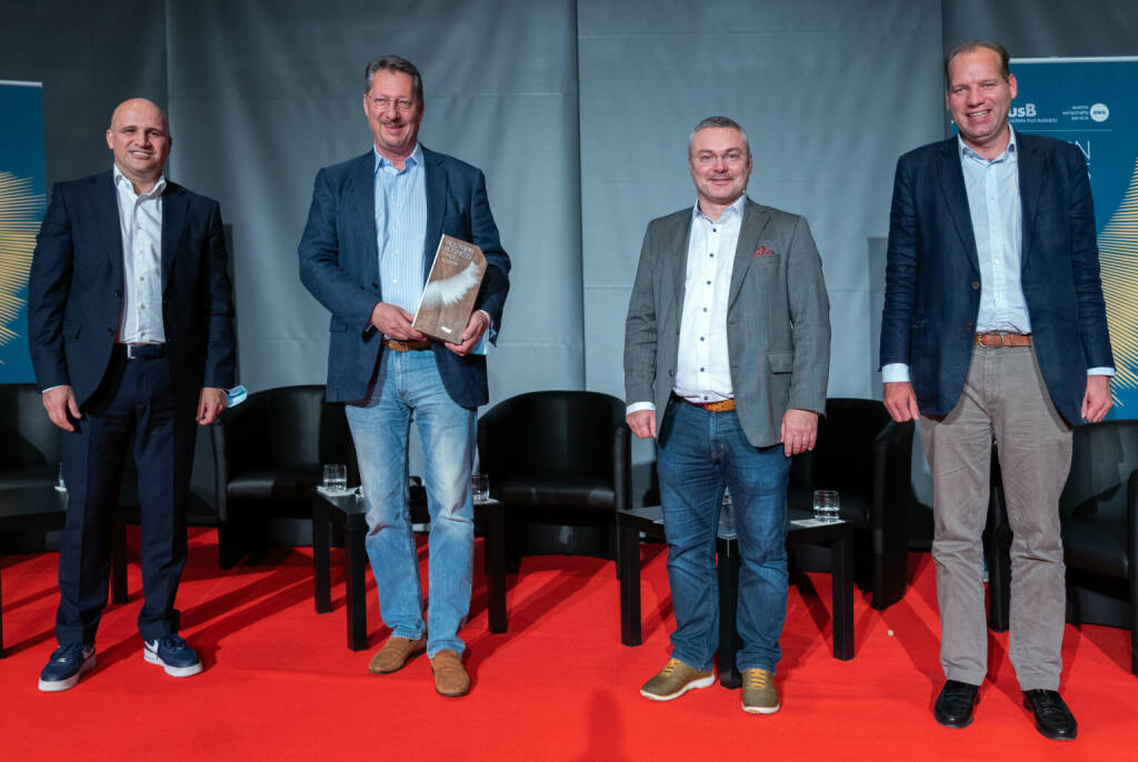 Austria Wirtschaftsservice: Nikolaus Futter ist Business Angel of the Year 2020; v.li. aws Geschäftsführer Bernhard Sagmeister, Business Angel of the year Nikolaus Futter, Business Angel of the year 2019 Markus Ertler und Viktor Pasquali, aws Programm-Manager. Fotocredit:aws/ videosupport.at / Raffael Frick (22.10.2020) 