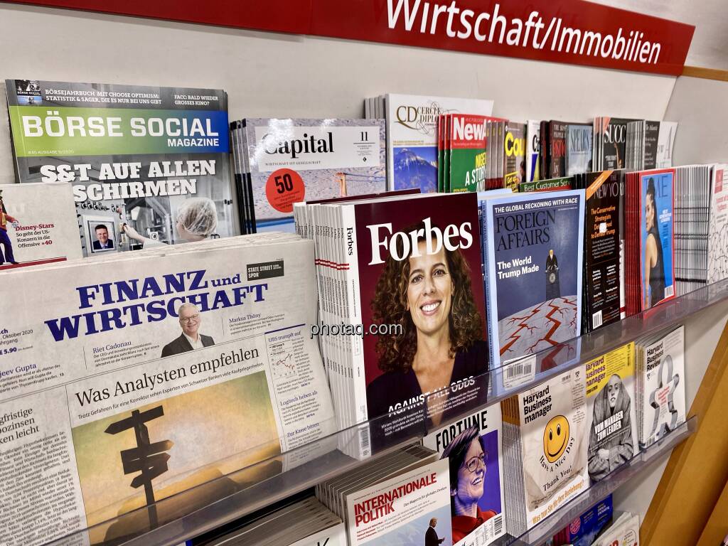 Börse Social Magazine #45, Kiosk, Morawa, S&T auf allen Schirmen - http://boerse-social.com/magazine, © photaq.com (23.10.2020) 