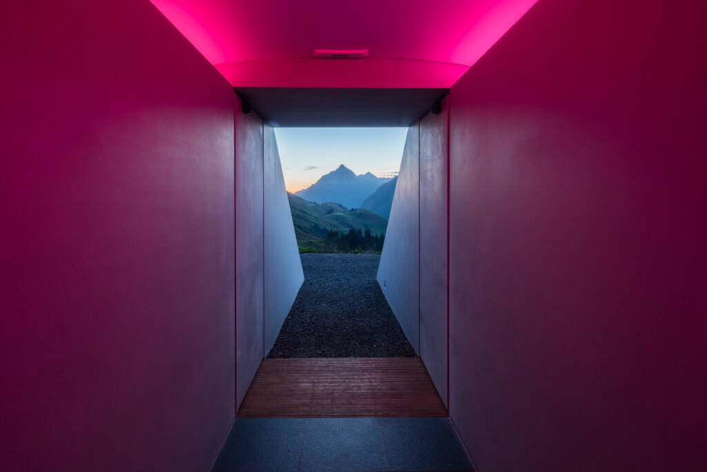 Skyspace in Lech am Arlberg von US-Künstler James Turrell, mit dem Zumtobel seit 1997 kooperiert. © James Turrell | Fotograf: Florian Holzherr (28.10.2020) 