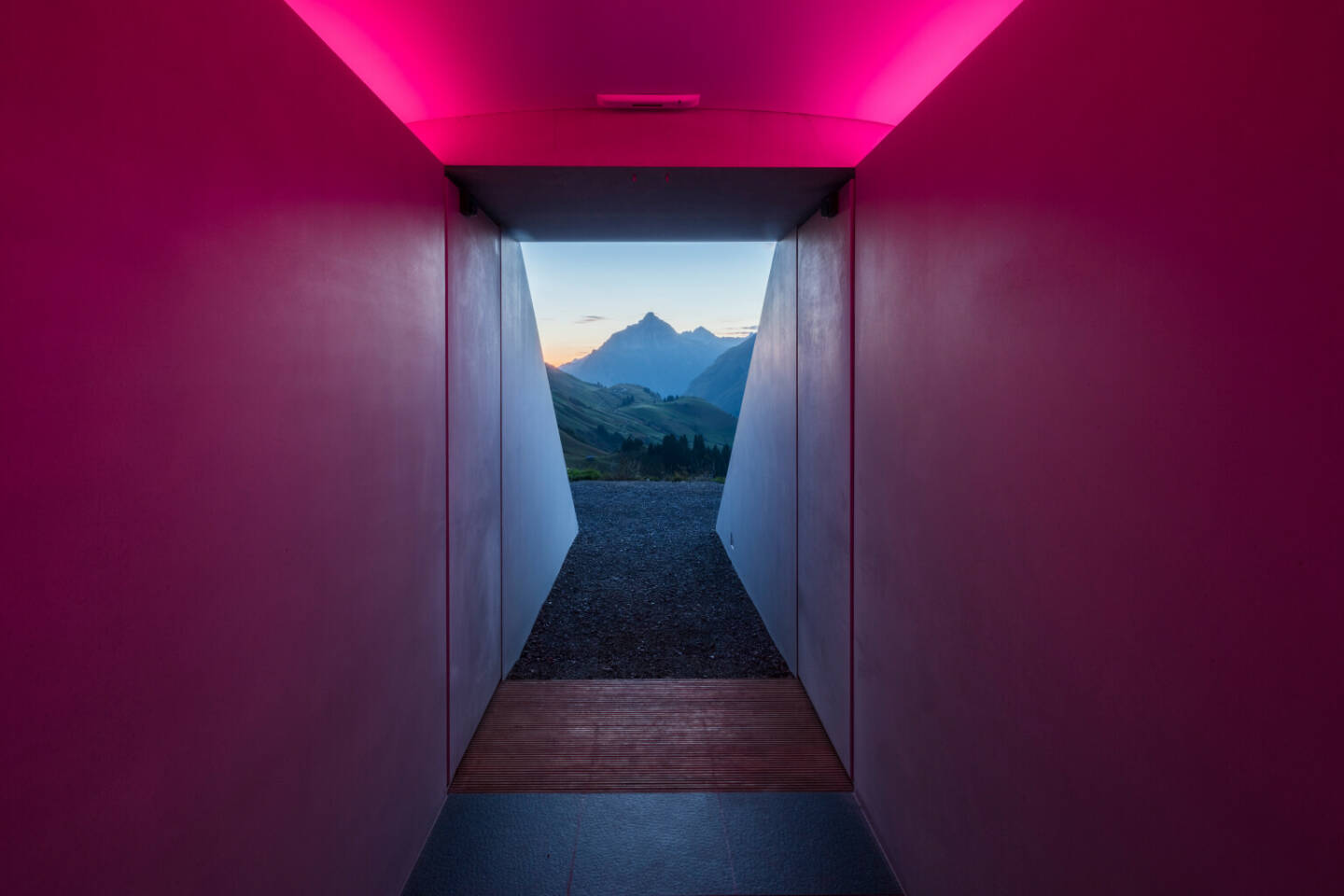 Skyspace in Lech am Arlberg von US-Künstler James Turrell, mit dem Zumtobel seit 1997 kooperiert. © James Turrell | Fotograf: Florian Holzherr