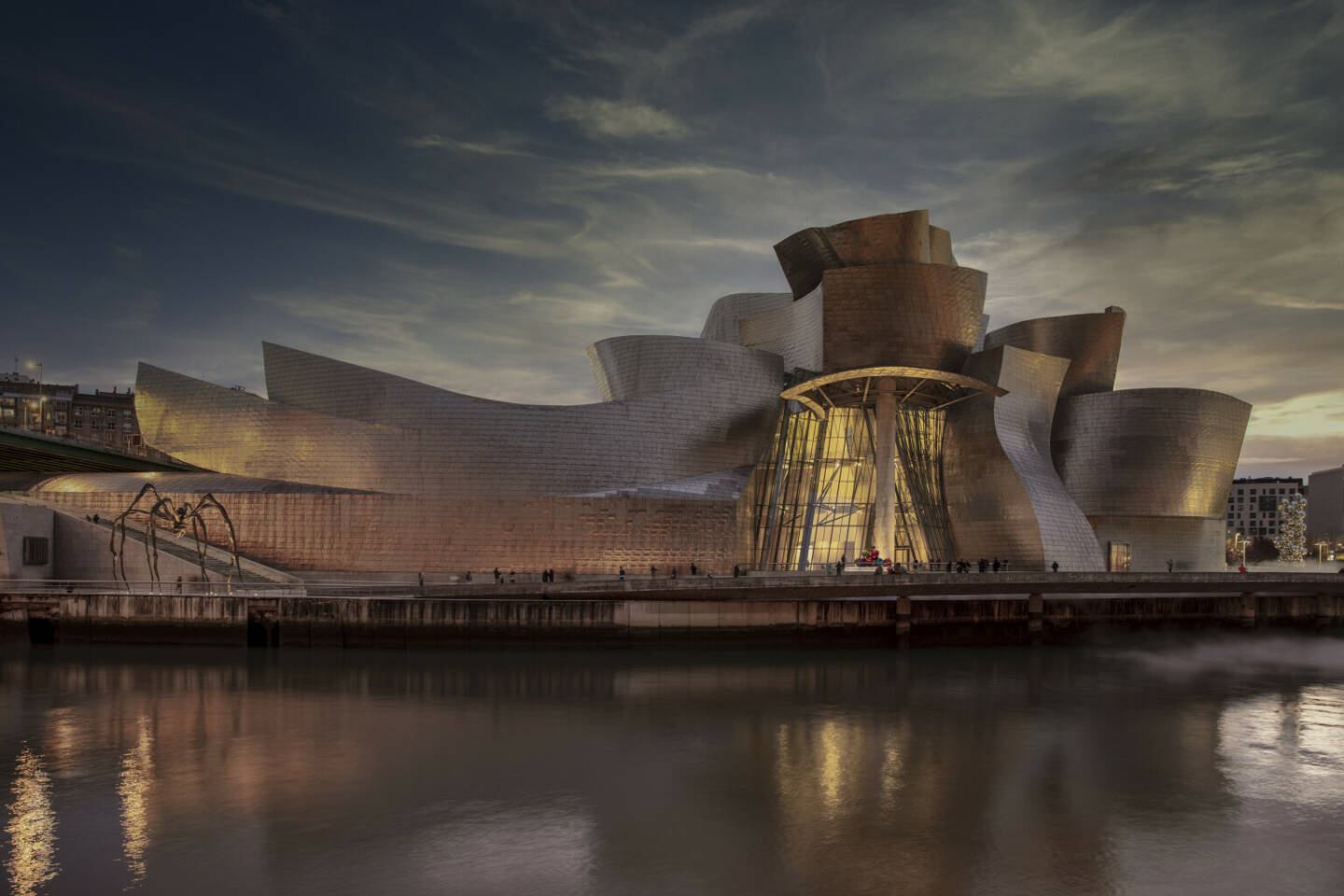 Mehr als 1.000 Zumtobel-Leuchten wurden im Guggenheim Museum, Bilbao verbaut. © Faruk Pinjo