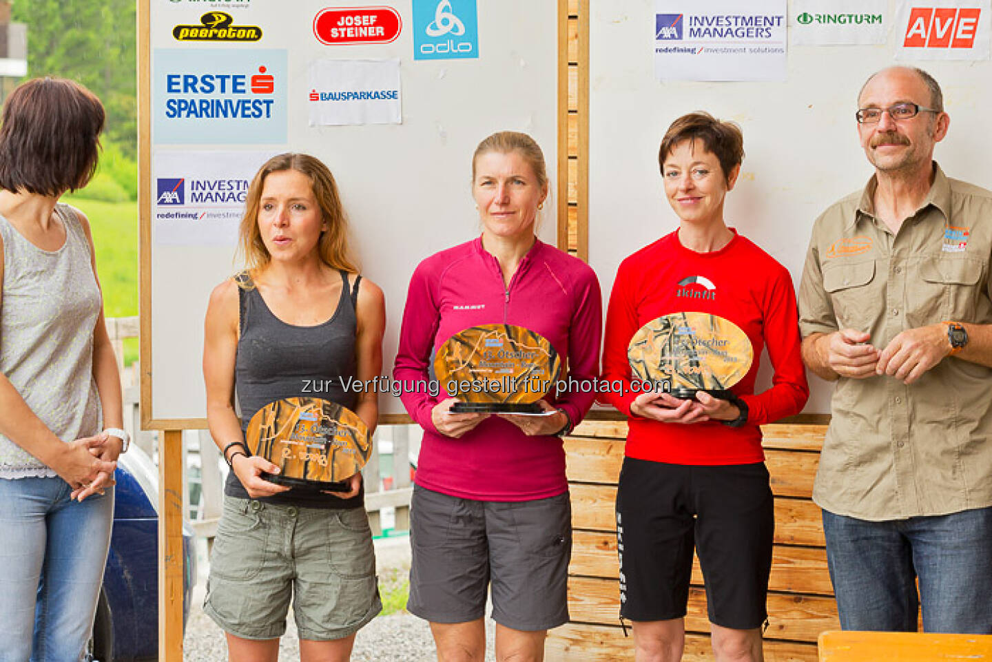 Siegerehrung Damen, Franz Gschiegl gratuliert, ESPA-Ötscher-Marathon 2013 