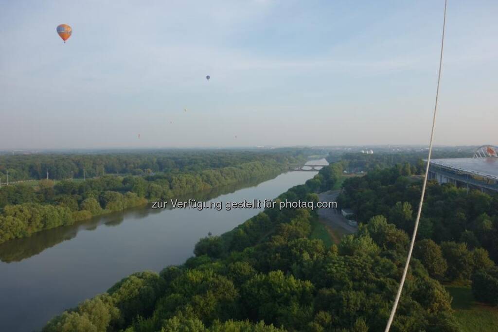 Eine wunderschöne Ballonfahrt nach Richtung nordwest, mit Überquerung des Flughafens Leipzig-Halle. Danke an sie DFS für die unkonventionelle Handhabung von 20 Ballonen über dem Platz (Dirk Herrmann), © beigestellt (27.07.2013) 