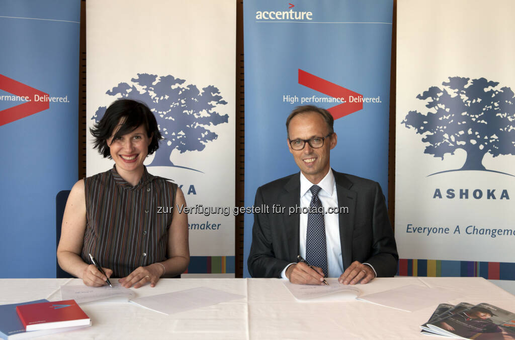 Marie Ringler (Ashoka), Klaus Malle (Accenture), © Alex Halada (29.07.2013) 