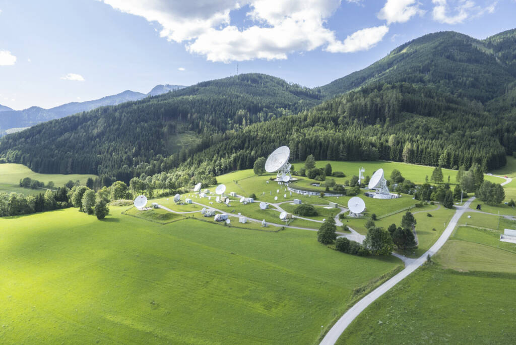 A1 Telekom Austria: A1 Erdefunkstelle in Aflenz erzielt Höchstnote auf der Zertifizierungsskala der World Teleport Association, im Bild: Luftpanorama der Erdefunkstelle Aflenz, Steiermark, Credit: A1 Telekom Austria, © Aussendung (09.02.2021) 