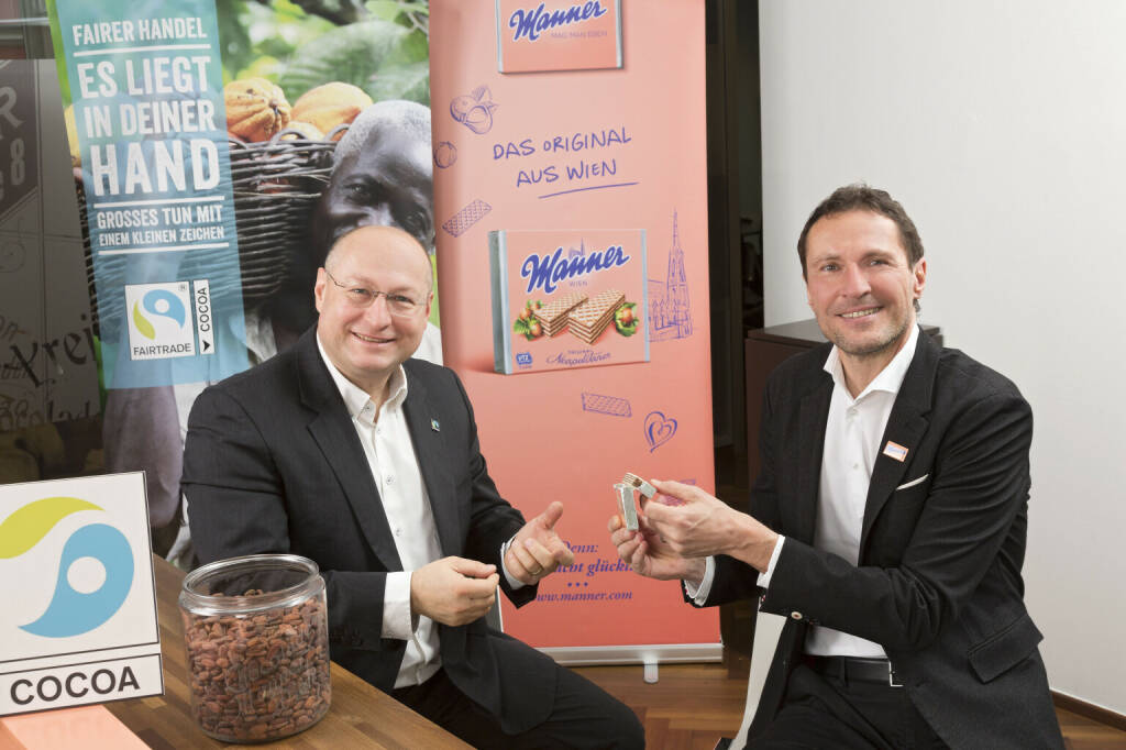 Manner Schnitten-Sortiment wird Fairtrade zertifiziertv.l.n.r: Hartwig Kirner, Geschäftsführer Fairtrade Österreich;..Ulf Schöttl, Marketingleiter Josef Manner & Comp. AG;..Photo: Manner / Noll, © Aussender (12.02.2021) 