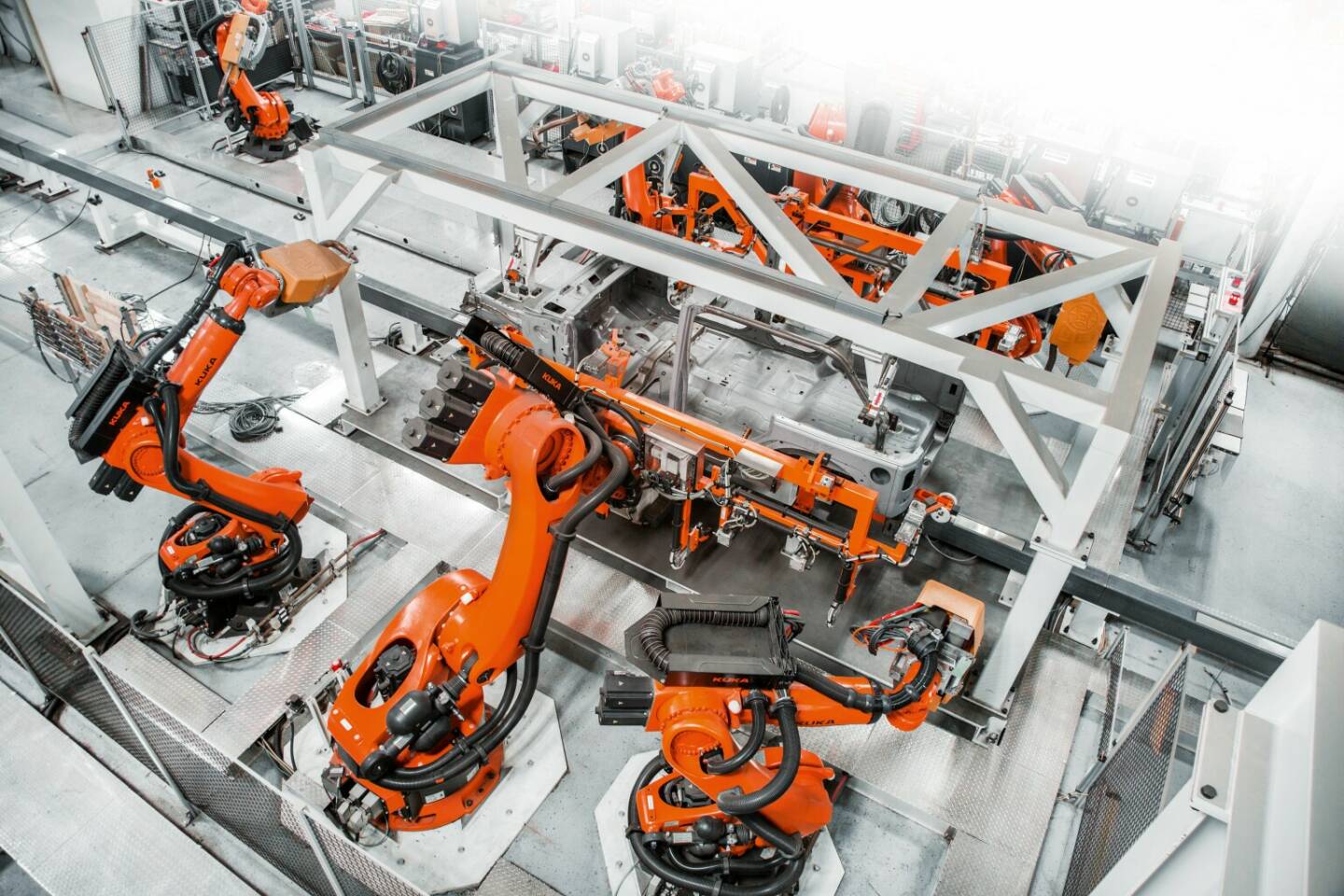 International Federation of Robotics: Top-Roboter-Trends 2021: Roboter arbeiten in intelligenten Fabriken - Die Automobilindustrie ist Vorreiter für Smart-Factory-Lösungen und nutzt Industrie-Roboter an Stelle von Fließbändern, die die traditionelle Automobilproduktion seit mehr als 100 Jahren dominierten. Credit: IFR