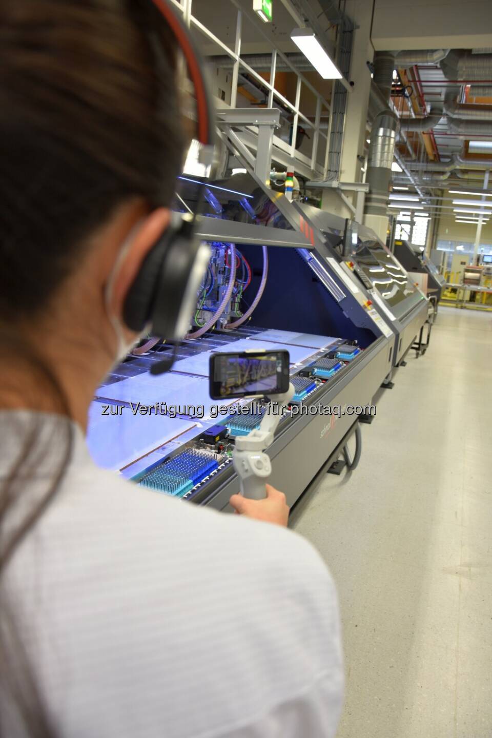 AT&S:  Mit der Helmkamera durch die Produktionshalle - AT&S positioniert sich als Vorreiter bei virtuellen Audits und macht Kundenbesuche via VR möglich. Credit: AT&S