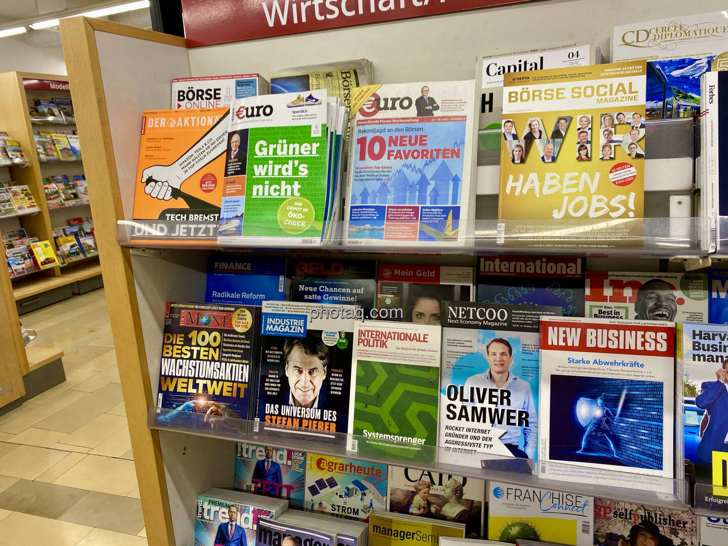 Börse Social Magazine #50, Kiosk, Morawa, Wir haben Jobs - Mit einleitung von Arbeitsminister Martin Kocher: Für die Jubiläumsausgabe 50 des börse Social Magazine hörten wir uns um, wer im Umfeld des Kapitalmarkts gerade Jobs anzubieten hat. Und das sind einige. http://boerse-social.com/magazine