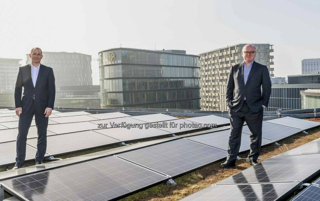 Photovoltaik-Anlage am Erste Campus: CFO Stefan Dörfler und CEO Bernd Spalt (vlnr; Foto: Erste Group/Daniel Hinterramskogler), © Aussender (31.03.2021) 
