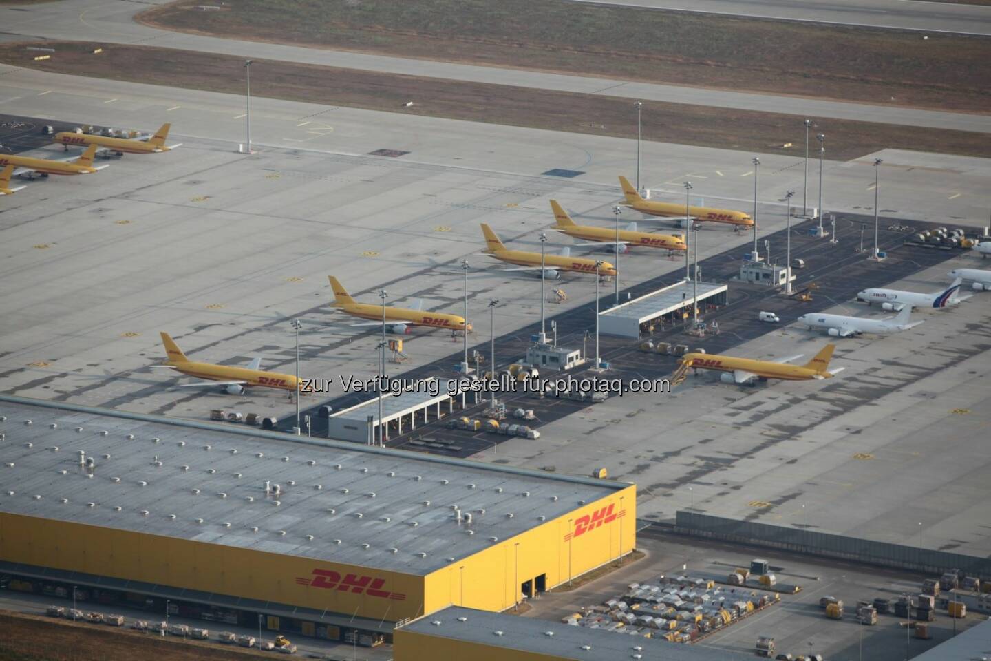 DHL Frachtzentrum am Flughafen Leipzig-Halle - aus der Ballonperspektive