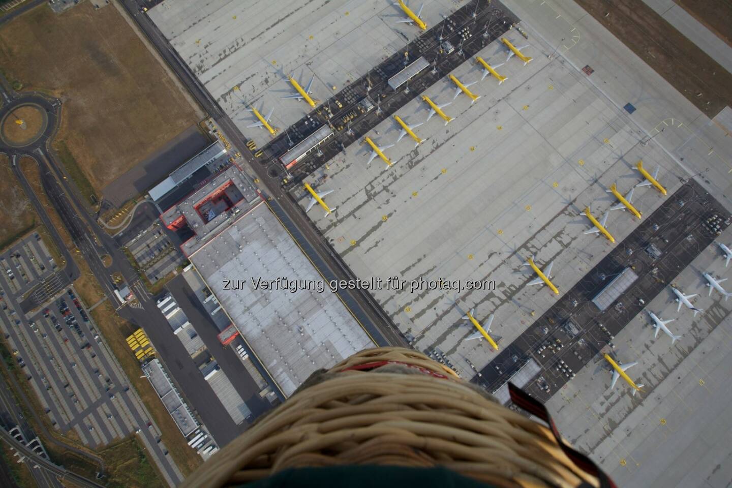 DHL Frachtzentrum am Flughafen Leipzig-Halle - aus der Ballonperspektive
