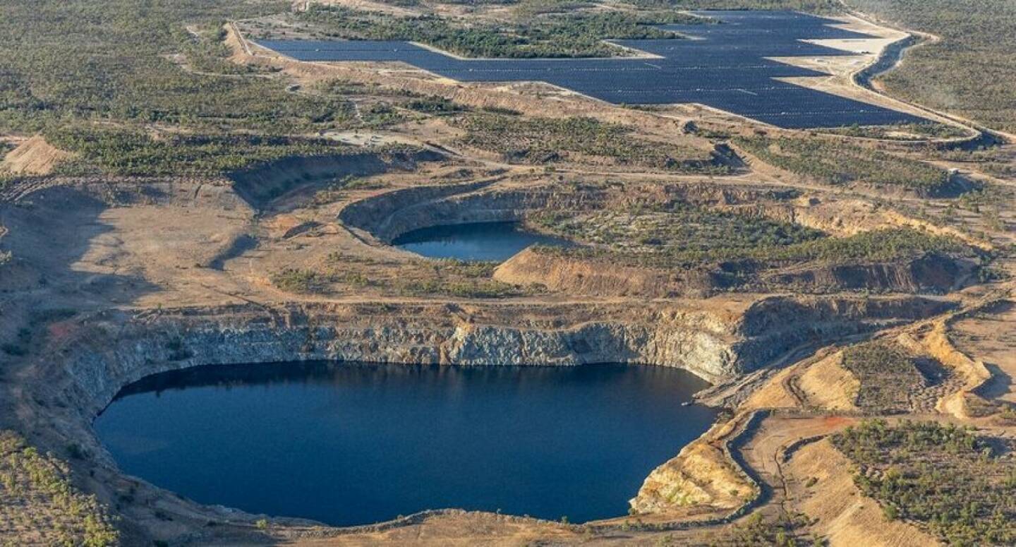 Andritz erhielt den Auftrag zur Lieferung der elektromechanischen Ausrüstung für das 250-MW-Pumpspeicherkraftwerk Kidston in North Queensland, Im Bild: Offene Gruben einer aufgelassenen Goldmine © Genex Power Ltd