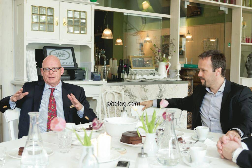 Hugh D. Clarke (Vice President Endeavour Silver), Joachim Brunner (IR-World.com), © Martina Draper (15.12.2012) 