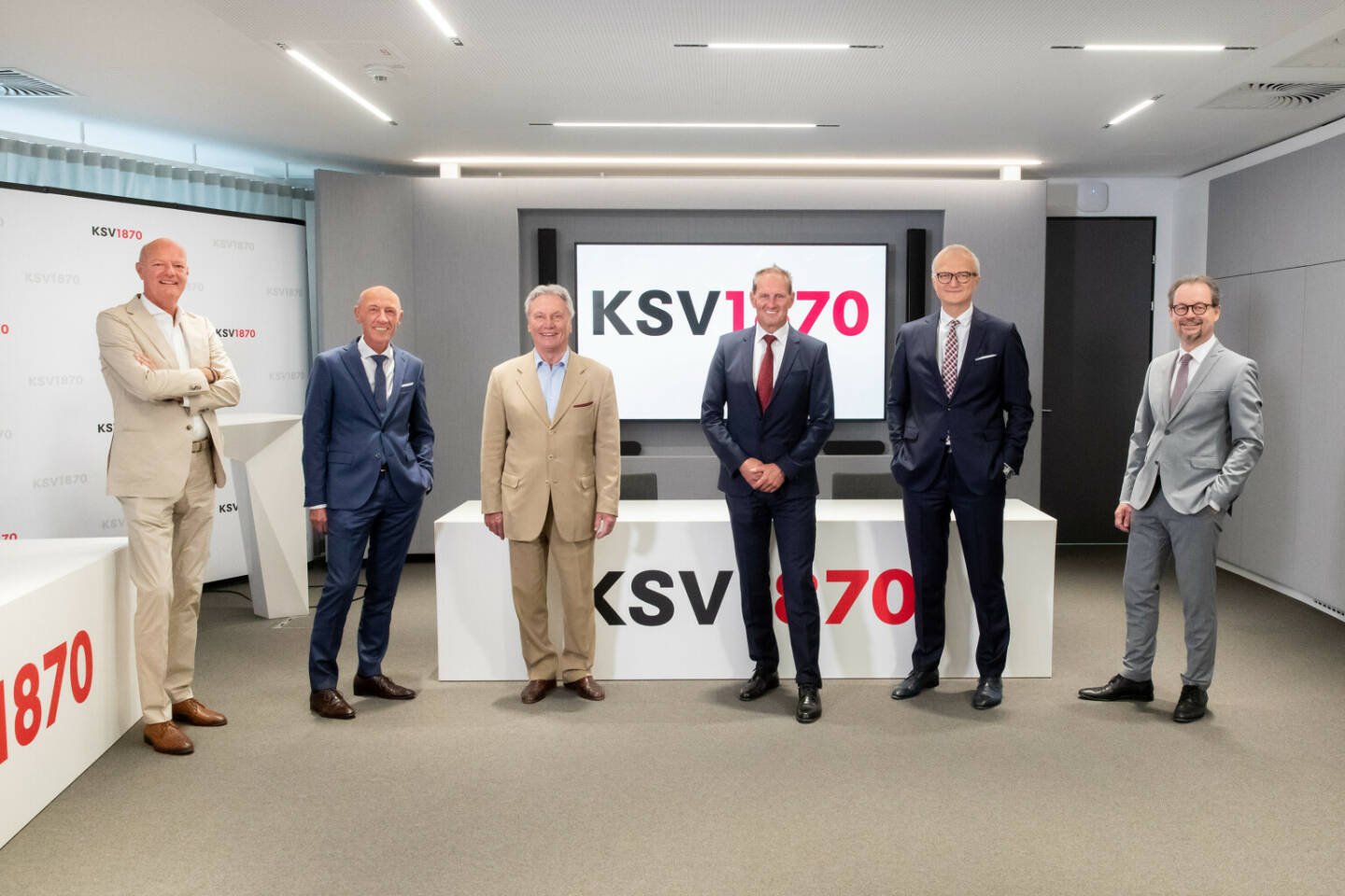 Kreditschutzverband von 1870 (KSV1870): Geschäftsjahr 2020: KSV1870 meistert Corona-Krise, Wolfgang Wahlmüller, KSV1870 Verbandsvorstandsmitglied, Josef Mayböck, KSV1870 Vizepräsident, Reinhold Süßenbacher, KSV1870 Vizepräsident, Roland Wernik, MBA, KSV1870 Präsident, Ricardo-José Vybiral, MBA, Geschäftsführer Kreditschutzverband von 1870,  Hannes Frech, Geschäftsführer Kreditschutzverband von 1870 (v.l.n.r.). Credit: Anna Rauchenberger