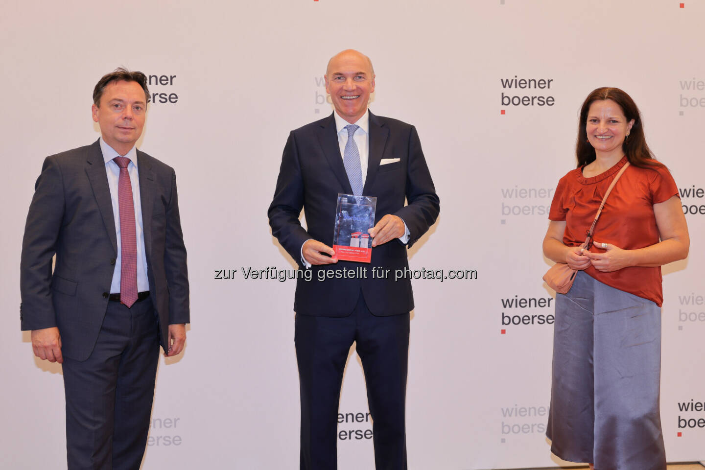 Verbund IRO Andreas Wollein, CFO Peter Kollmann & Unternehmenssprecherin Ingun Metelko - Wiener Börse Preis 2021