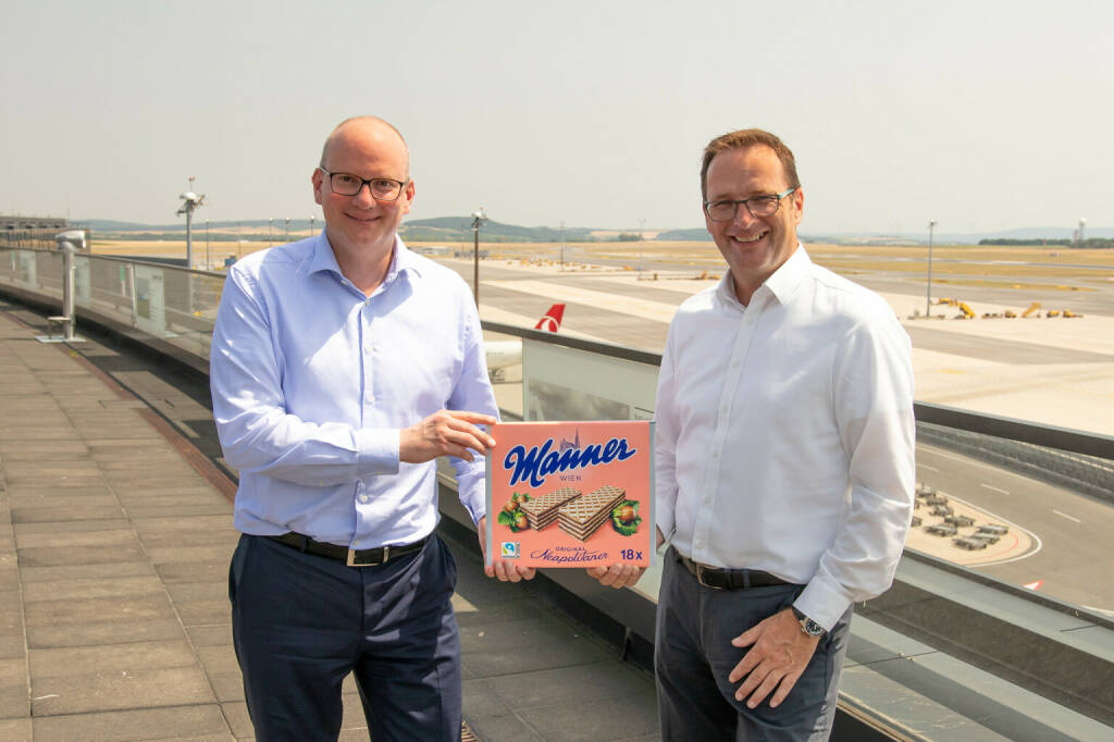 Josef Manner u. Comp. AG: Neuer Manner Shop am Flughafen, v.l. Mag. Julian Jäger, Vorstand der Flughafen Wien und Mag. Andreas Kutil, CEO Manner; Credit: Flughafen Wien, © Aussender (13.07.2021) 