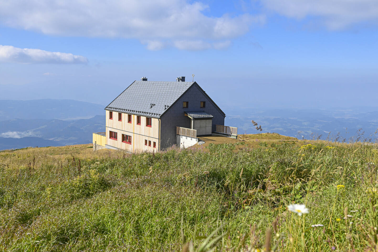 Höchstgelegenes Fertighaus der Alpen: Griffner übergibt Koralpenhaus auf 1966 Metern Seehöhe, Fotocredit:Helge Bauer