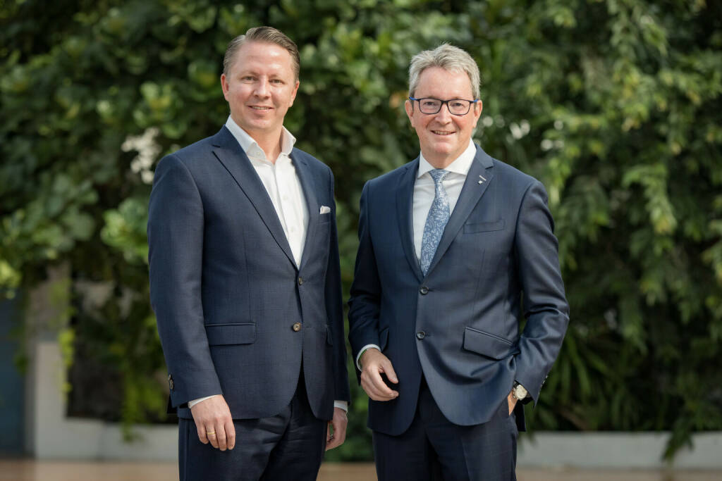 Swiss Life Select Österreich verkündet Start des neuen Immobilienservice am Vorsorge- und Networking Forum 2021, im Bild: CEO Christoph Obererlacher (re), Niko A. Schüler (Leiter der Business Unit Immobilien), Fotocredit: WILD & TEAM Fotoagentur GmbH, © Aussender (20.09.2021) 