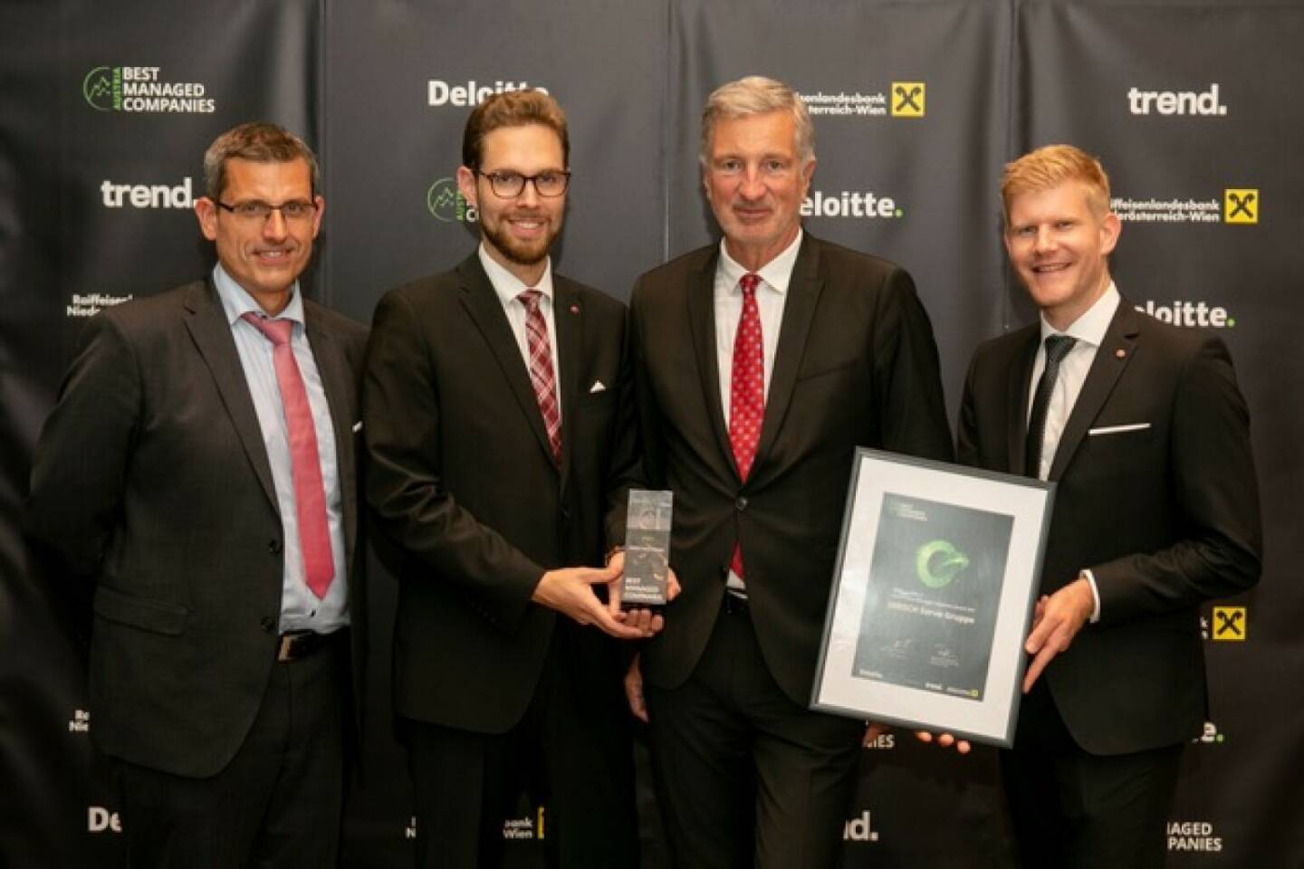 Ehemals börsenotierte Hirsch Servo Gruppe zählt zu Austria´s Best Managed Companies; Foto: Hirsch Servo CEO Harald Kogler (2.v.r.) mit  Hirsch Servo Mitarbeitern Thomas Kandolf (1.v.r.) und Markus Kraft (2.v.l). sowie Deloitte Partner Wolfgang Wurm (1.v.l.) Foto: Hirsch