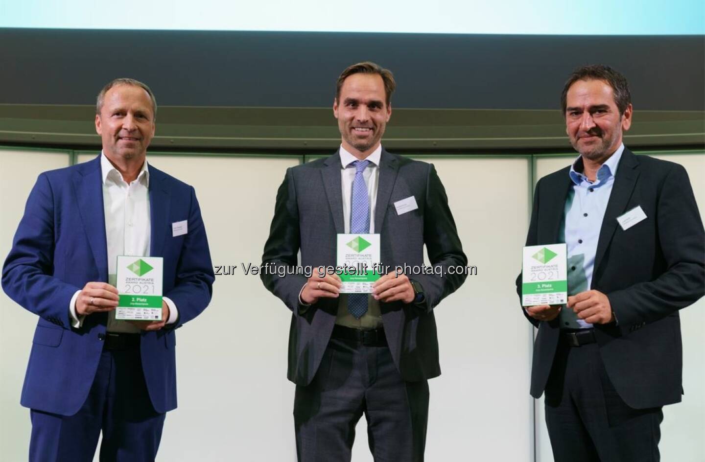 ZFA Award : Gewinner Jury-Gesamtpreis v.l.n.r. Frank Weingarts (onemarkets by HypoVereinsbank), Philipp Arnold (Raiffeisen Centrobank), Uwe Kolar (Erste Group)