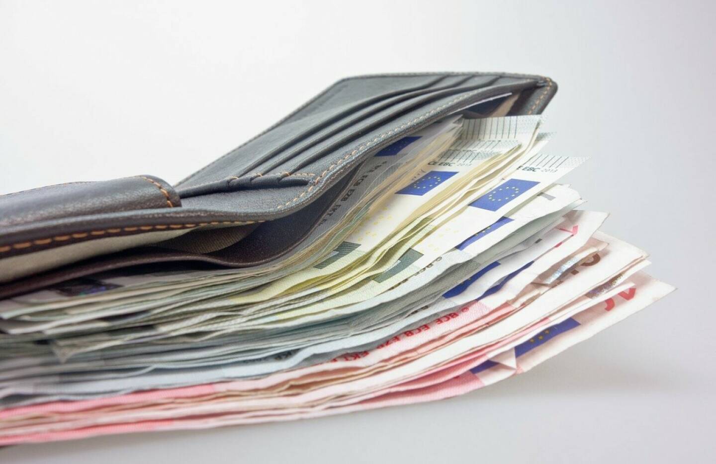 Geldbörse, Geldscheine - https://pixabay.com/de/photos/geld-geldbörse-geldscheine-euro-494163/