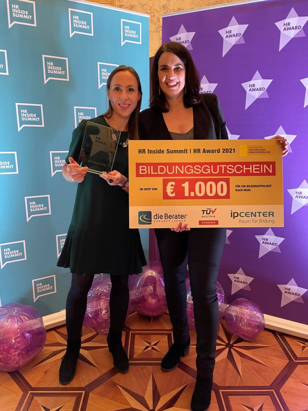 Wiener Städtische Versicherung AG: Wiener Städtische gewinnt HR-Award in Gold, Projektleitung v.l.  Kathrin Donhauser, Leitung Recruiting Wiener Städtische und Nadine Preinreich, Personalentwicklung Vertrieb Österreich & Kooperation Erste Bank/Sparkassen Gruppe. © Wiener Städtische