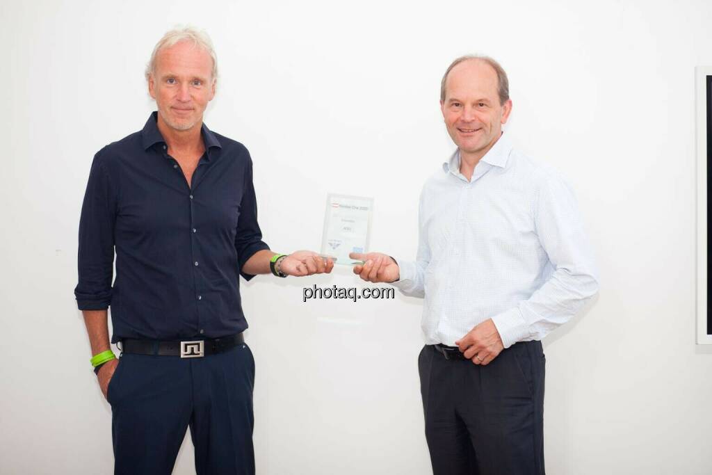 Number One Awards 2020 - Innovator AT&S: Christian Drastil (BSN), Andreas Gerstenmayer (AT&S), © photaq (14.10.2021) 