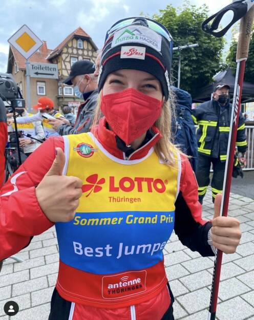 Lisa Hirner Yes 
I didn't expect that, but I couldn't be happier with the first competition☺️
Second place after close finish🤪🥳
#nordiccombinedaustria#recheis#stiegl#löffler#salomon
(Von: Lisa Hirner Nordic Combined https://www.instagram.com/lisa.hirner_03/ ) (16.10.2021) 