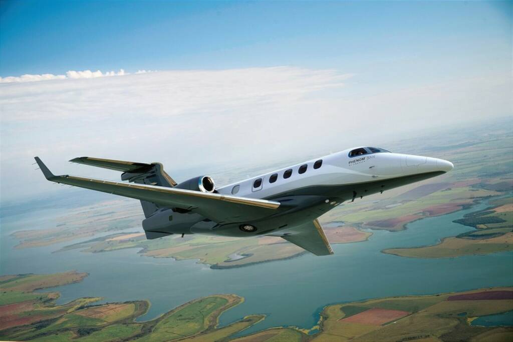 Embraer Phenom 300E - NetJets bestellte auf der Business Jet Messe NBAA in Florida 100 Phenom 300E Flugzeuge des brasilianischen Flugzeugherstellers Embraer – als Interior Partner profitiert FACC von diesem Großauftrag. © Embraer, © Aussender (21.10.2021) 