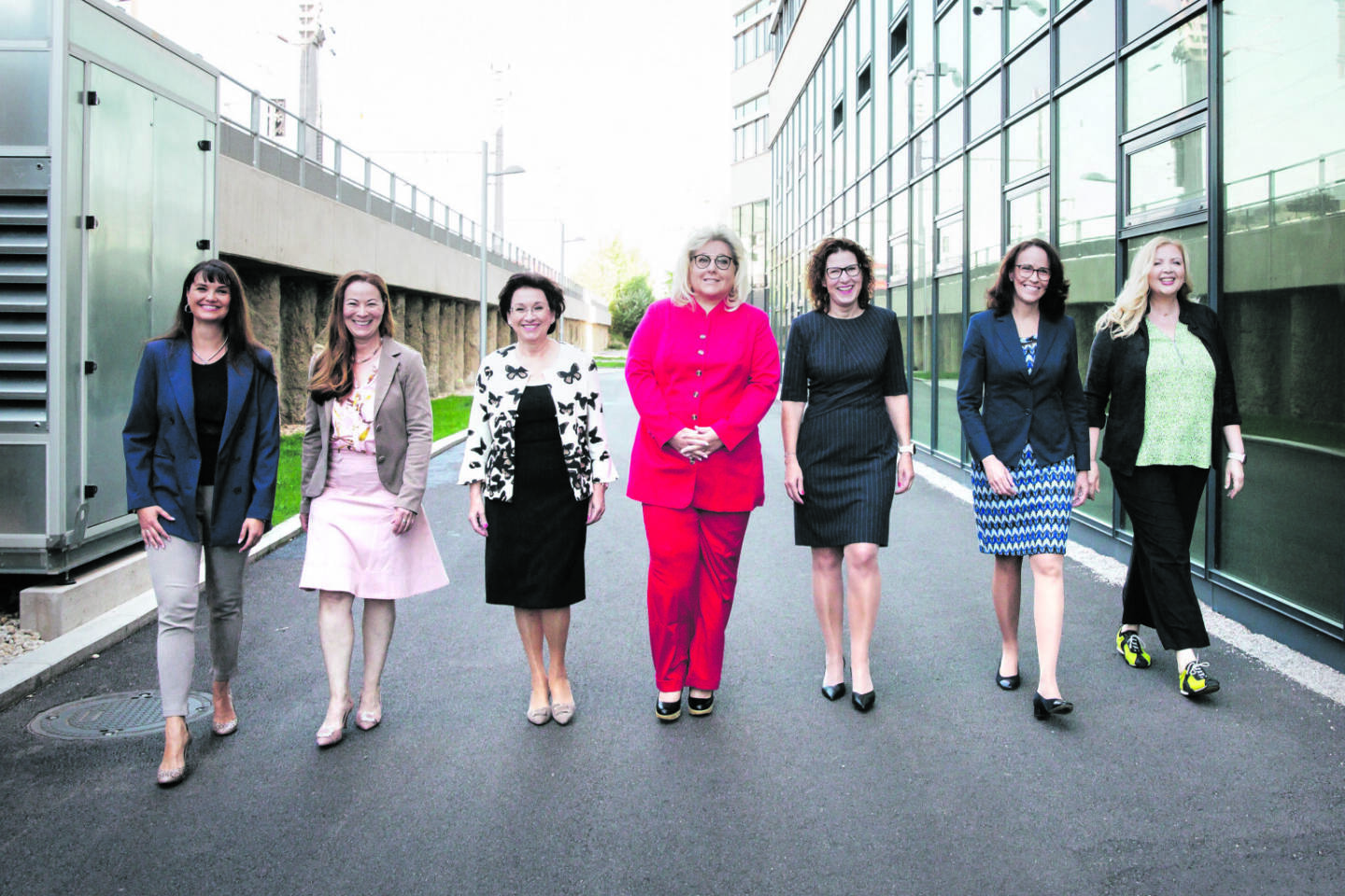 Wirtschaftskammer Wien: WKW-Frauen zum Weltspartag: Neue Umfrage zeigt Bedarf an mehr Finanzbildung, Der Vorstand von Frau in der Wirtschaft Wien: V.l.: Alexandra Psichos, Petra Felber, Margarete Kriz-Zwittkovits, Tanja Marta-Cellnigg, Verena Wiesinger, Kasia Greco, Petra Hirnschall. Credit: Jennifer Fetz