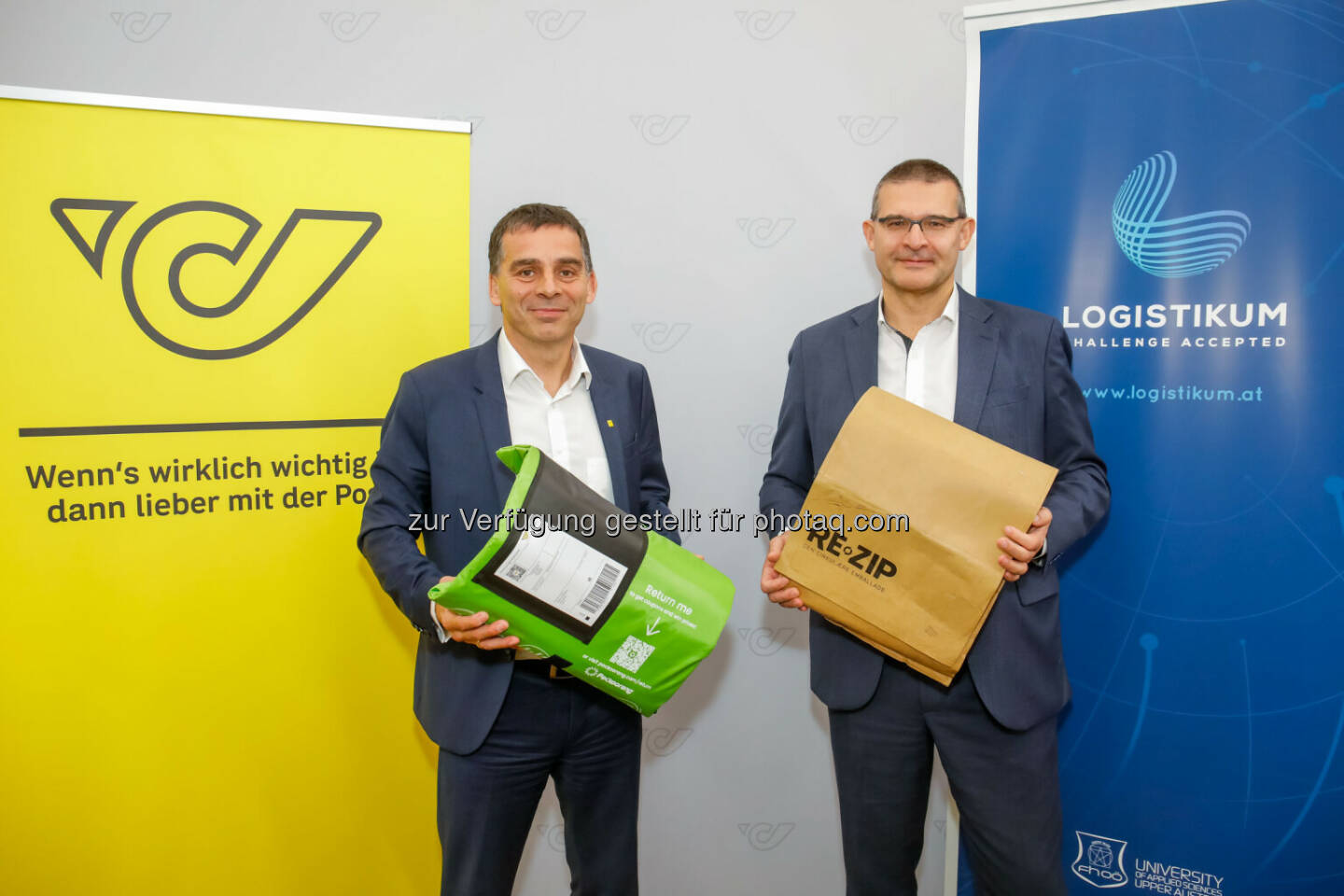 Österreichische Post AG: Grüne Verpackung: Wiederverwendbare Lösungen für den Paketversand, v.l.: Peter Umundum, Vorstand für Paket & Logistik der Österreichischen Post AG und Franz Staberhofer, Leiter des Logistikums an der FH Oberösterreich; Credit: Österreichische Post