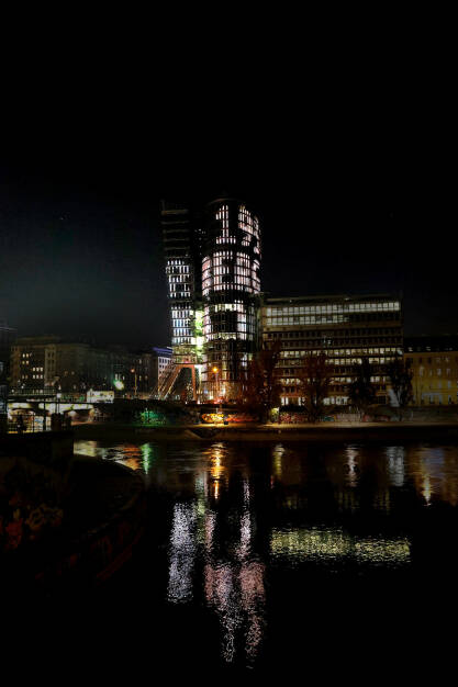 Jahrestag des Novemberprogroms: UNIQA Tower wird zum 4. Mal „Namensturm“, Gedenken an jüdische Opfer des Holocausts, die in unmittelbarer Umgebung im Bezirk Wien-Leopoldstadt gewohnt haben, 68 Namen werden am 9. und 10. November zu lesen sein – symbolische Beginnzeit um 19:38 UhrCredit: Uniqa/Gruper, © Aussender (08.11.2021) 