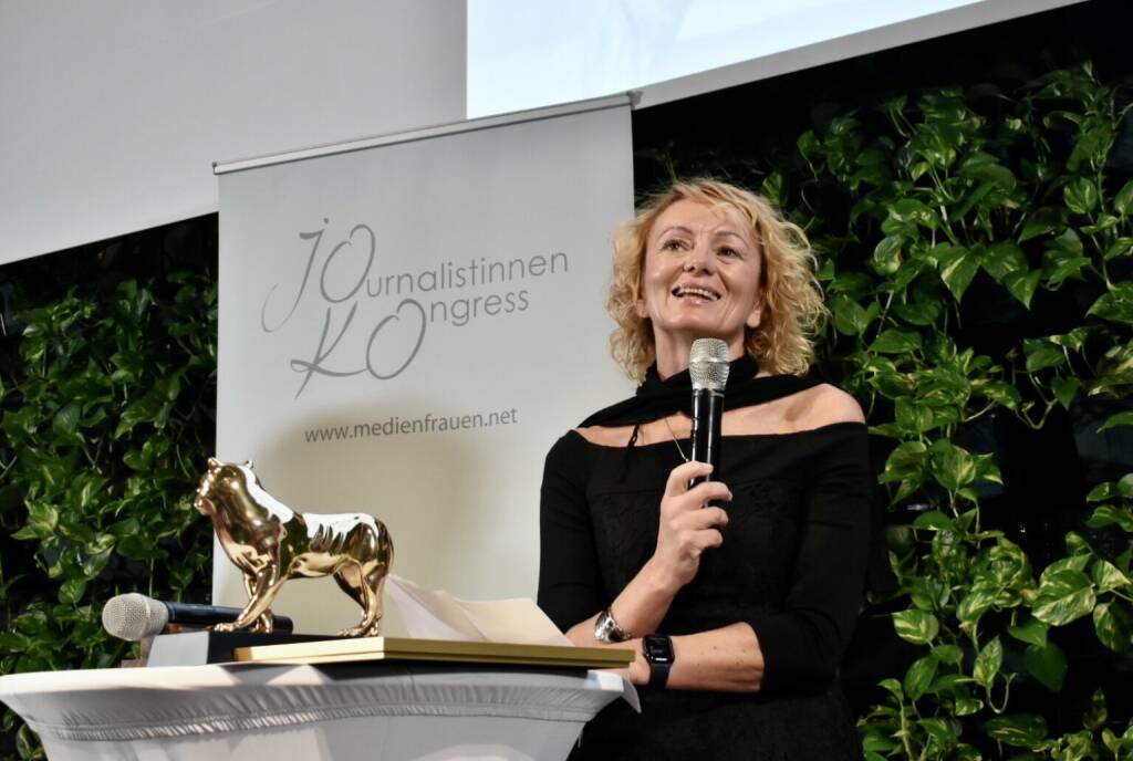 Journalistinnenkongress: Zehnte Goldene MedienLÖWIN ist Eva Linsinger, Fotocredit:APA/Godany, © Aussendung (10.11.2021) 