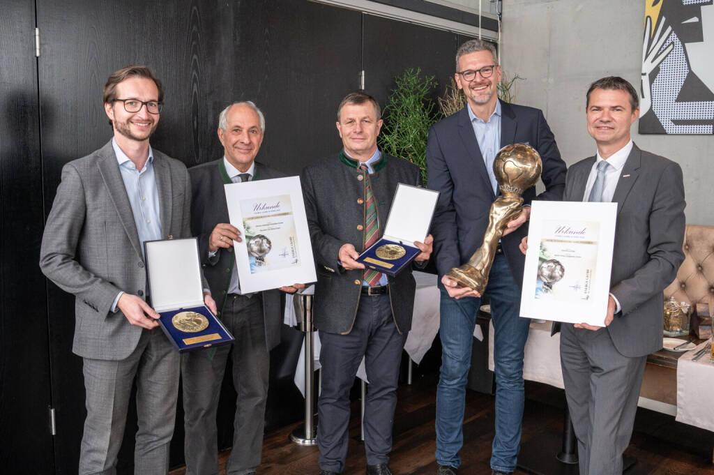 Fachverband der Stein- und keramischen Industrie: Energy Globe Award 2021 - mineralische Baustoffe als Beitrag zum Klimaschutz; Stefan Leitl, Wolfgang Neumann, Ekkehart Pichler, Andreas Pfeiler, Markus Strobl; Fotocredit:Fachverband Steine-Keramik, © Aussendung (16.11.2021) 