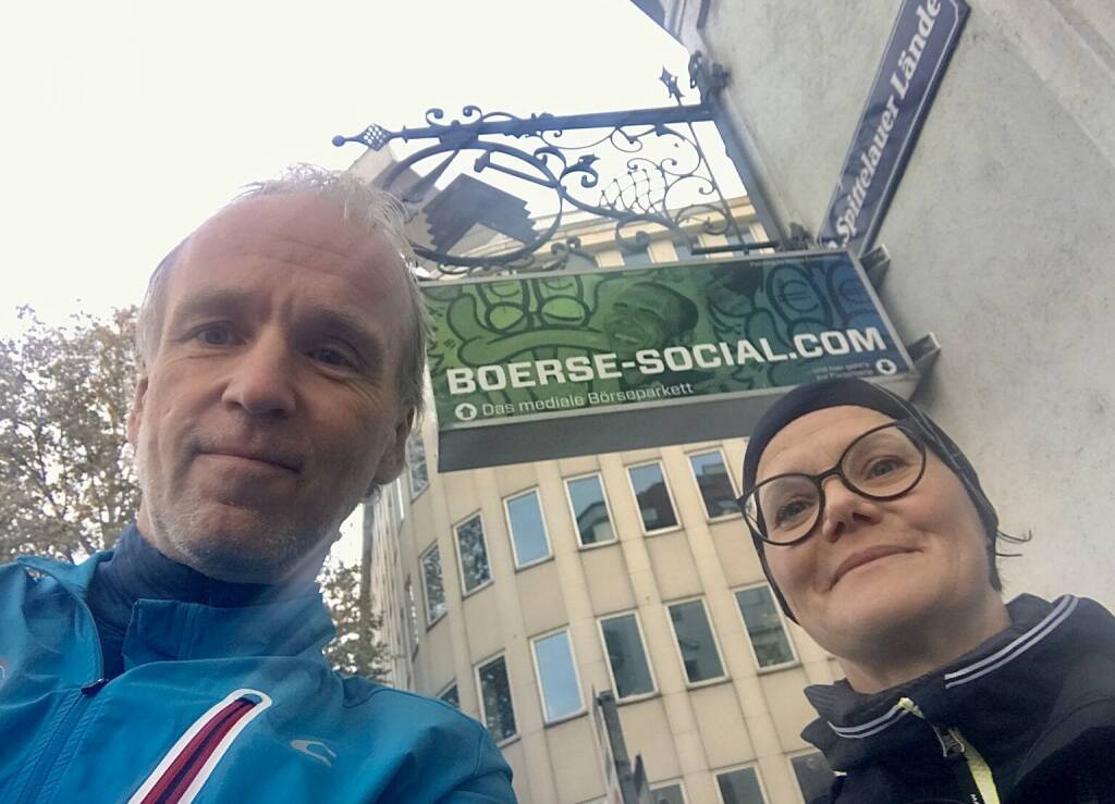 Lauf 9: 14 Kilometer mit Gerda Königstorfer (gesamt: 113 nun). Blog zum Lauf:  https://runplugged.com/2021/11/20/von_99_auf_113_mit_gerda_konigstorfer_christian_drastil_via_runplugged_runkit (20.11.2021) 