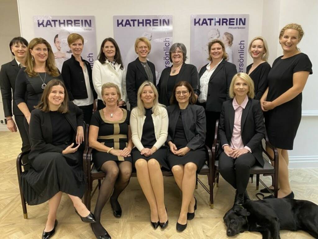 Die Kathrein Privatbank ist neu aktiver Unterstützer des Karrierenetzwerks Fondsfrauen. Die Fondsfrauen sind das größte deutschsprachige Karrierenetzwerk zur Förderung und Gleichstellung von Frauen in der Finanzindustrie. Bild der weiblichen Führungskräfte und Seniorlevels bei Kathrein © Kathrein Privatbank, © Aussender (30.11.2021) 