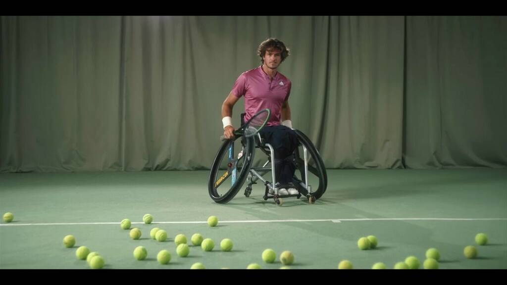 FACC startet mit dem österreichischen Rollstuhltennisspieler und Paralympics-Spitzensportler Nico Langmann die Awareness-Kampagne #equaleverywhere. Denn Gleichberechtigung und Inklusion beginnen dort, wo Gleichgültigkeit und Barrieren enden. © FACC, © Aussender (03.12.2021) 